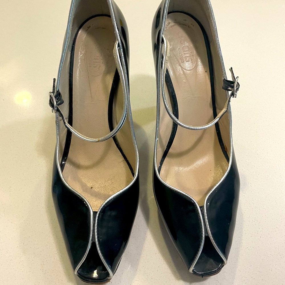 Italian leather black pumps with open toe